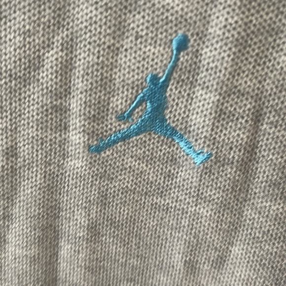 Jordan VNeck top - Picture 3 of 5